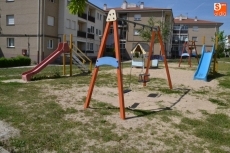 Foto 5 - Denuncian la dejadez del Ayuntamiento con el parque y los jardines de la calle Alberca