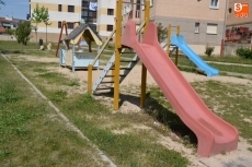 Foto 4 - Denuncian la dejadez del Ayuntamiento con el parque y los jardines de la calle Alberca