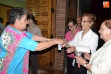 Foto 5 - La Virgen de F&aacute;tima procesiona entre velas en una noche veraniega
