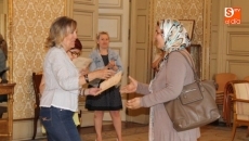 Foto 4 - Familia entrega los diplomas de los cursos de Refuerzo Educativo y español para extranjeros