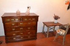 Foto 4 - Los alumnos del Taller de Restauración exponen los muebles en los que han trabajado este curso