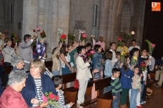 Foto 6 - La Virgen María recibe el cariño de los niños mirobrigenses