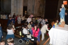 Foto 3 - La Virgen María recibe el cariño de los niños mirobrigenses