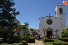 Foto 3 - Menos público en la procesión dentro de unas fiestas que estrenan mercado