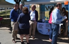 Foto 4 - Mercadillo de políticos junto al tradicional mercadillo sabatino
