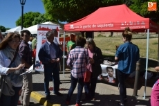 Foto 3 - Mercadillo de políticos junto al tradicional mercadillo sabatino