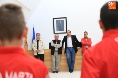 Foto 3 - El Ayuntamiento recibe a la U. D Santa Marta 