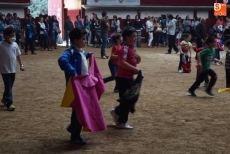 Foto 4 - El Partido Popular cierra la campaña organizando un encierro ecológico infantil 