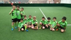 Foto 3 - Cinco conjuntos de ‘peques’ disfrutan del fútbol en el Soccer Indoor 
