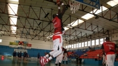 Foto 5 - El tiro y las pérdidas condenan a Aquimisa, que se la jugará ante Coín (57-72)