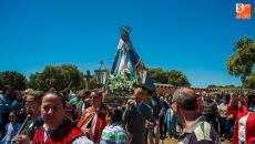 Foto 4 - Cientos de fieles arropan a la Virgen del Cueto en la tradicional romería