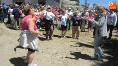 Foto 4 - La cofradía de la Santa Vera Cruz reune a 300 personas en la romería a la Peña de la Cruz