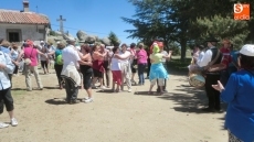 Foto 3 - La cofradía de la Santa Vera Cruz reune a 300 personas en la romería a la Peña de la Cruz