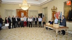 Foto 6 - El Ayuntamiento homenajea a los funcionarios jubilados "por su dedicación y esfuerzo"