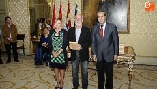 Foto 5 - El Ayuntamiento homenajea a los funcionarios jubilados "por su dedicación y esfuerzo"