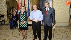 Foto 4 - El Ayuntamiento homenajea a los funcionarios jubilados "por su dedicación y esfuerzo"