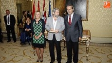 Foto 3 - El Ayuntamiento homenajea a los funcionarios jubilados "por su dedicación y esfuerzo"