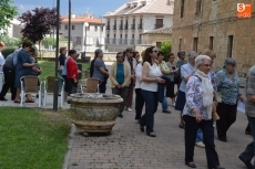 Foto 3 - La Residencia Mixta procesiona a la Virgen Milagrosa
