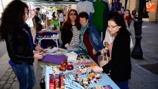 Asiática que trabaja de 12 a 14 horas por seis euros, perfil de la mujer que hace nuestra ropa 