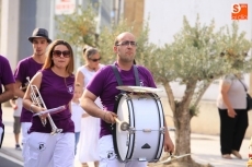 Foto 4 - Música, baile y mucho colorido con la charanga y el desfile de majorettes 