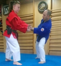 Foto 4 - Integrantes de Dojo Kun participan en un curso de defensa personal policial