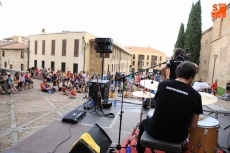 Foto 4 - Padres e hijos disfrutan juntos de los mejores momentos de la historia del rock