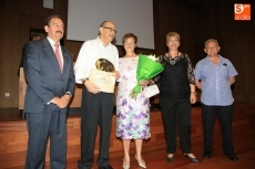 Foto 5 - Día de fiesta en la Asociación Cultural San Juan de Sahagún que entrega sus placas
