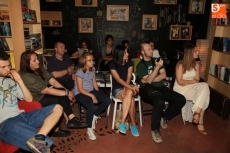 Foto 3 - El grupo Redneck Surfers deleita a los asistentes en el concierto de la librería Hydria