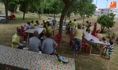 Foto 5 - Patatas menéas y huevos fritos con farinato en el Día del Vecino