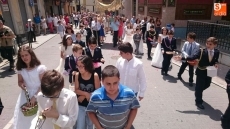 Foto 5 - Los niños de Primera Comunión arropan al Santísimo 