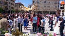 Foto 3 - Los niños de Primera Comunión arropan al Santísimo 