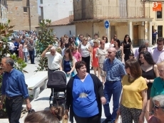 Foto 4 - Tradición y solemnidad para escoltar al Santísimo por las calles del municipio