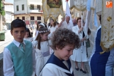 Foto 5 - Colorido y solemnidad marcan la procesi&oacute;n del Corpus Christi 