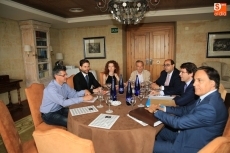 Foto 4 - PP y Ciudadanos, más cerca del acuerdo tras la firma del decálogo de regeneración democrática