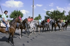 Foto 4 - El segundo encierro a caballo abre la recta final de las fiestas