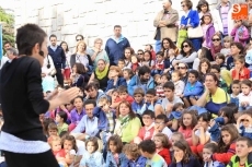 Foto 6 - Títeres, comedia y muchas sonrisas con la actuación de Katúa Teatro en La Alamedilla