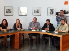 Foto 4 - Manuel Gago asume la alcaldía de Villamayor tendiendo la mano a la oposición para trabajar en...