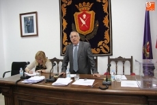 Foto 5 - Germán Vicente coge para el PSOE el bastón municipal en Vitigudino
