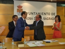 Foto 6 - Pedro Samuel Martín renueva la Alcaldía en Carbajosa de la Sagrada 