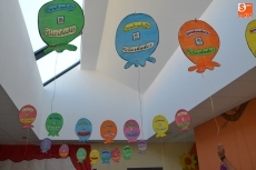 Foto 5 - Los alumnos de la Escuela Infantil se ponen la toga y el birrete en su graduación