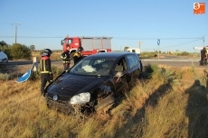 Foto 3 - Una joven resulta herida tras una salida de vía en el cruce de la CL-517 hacia Guadramiro