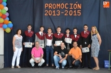 Foto 3 - El IES Tierra celebra su graduación y despide a un histórico, José Manuel Mangas