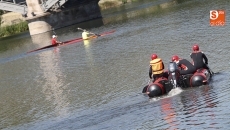 Foto 3 - Siguen los trabajos de los bomberos en busca del joven desparecido en el Tormes
