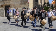 Foto 4 - El tamboril, protagonista del pasacalle de San Juan
