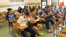 Foto 5 - Alberto López contagia a los alumnos del San Juan Bosco con su experiencia solidaria en Sierra...