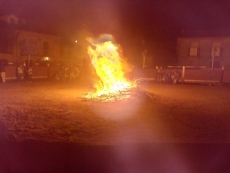 Foto 6 - El pregón y la hoguera abren las fiestas patronales