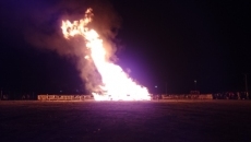 Foto 5 - Espectacular hoguera organizada por la Concejalía de Juventud de Villares de la Reina