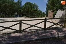 Foto 5 - Completado el vallado del nuevo parking mientras empieza a construirse el pantalán