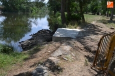 Foto 3 - Completado el vallado del nuevo parking mientras empieza a construirse el pantalán