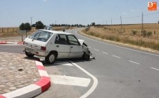 Foto 3 - Un conductor resulta herido tras chocar su vehículo contra una furgoneta en el cruce de Majuges